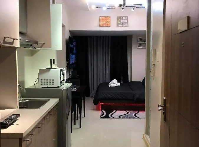 R & E Suites Room 2 * Manila
