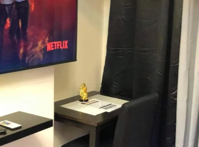 Aparthotel R & E Suites Room 2