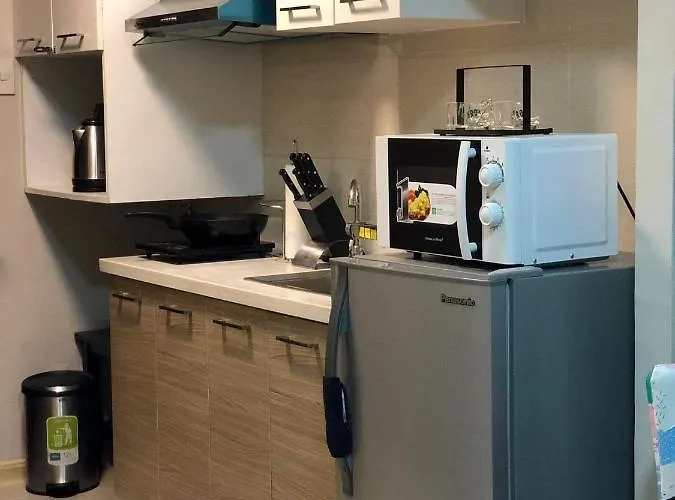 R & E Suites Room 2 Manila